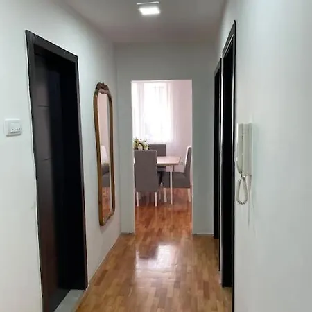 Apartment Kula